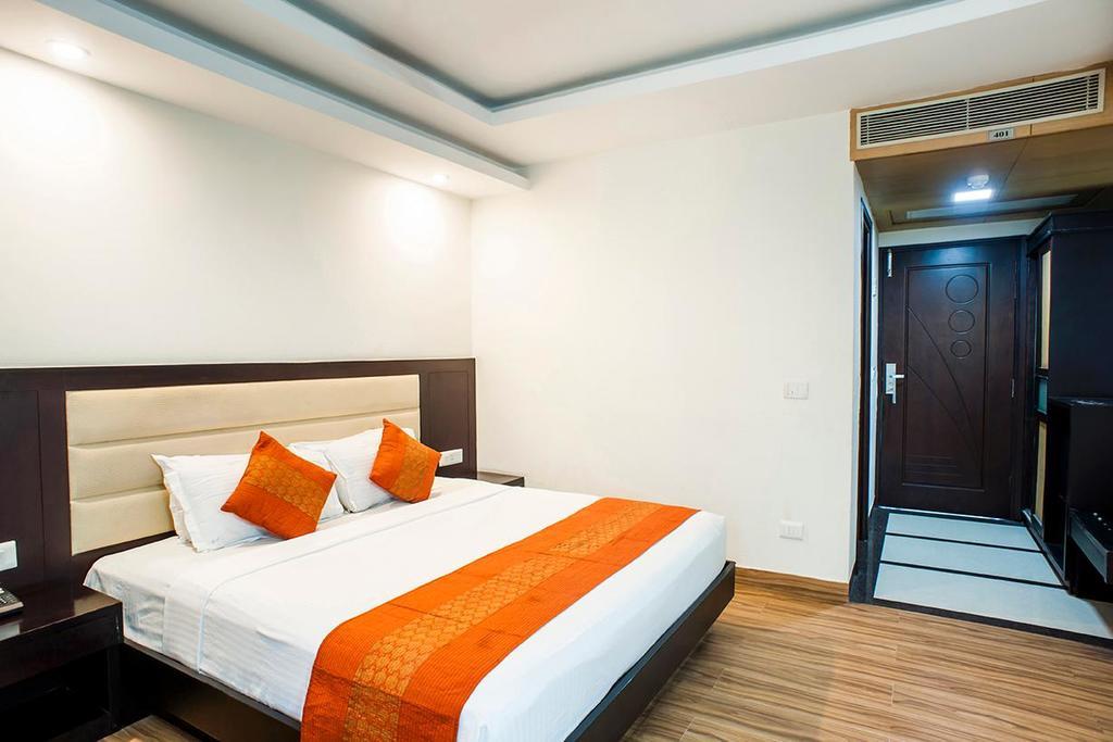 Hotel Orbit 34 Chandīgarh Exteriör bild