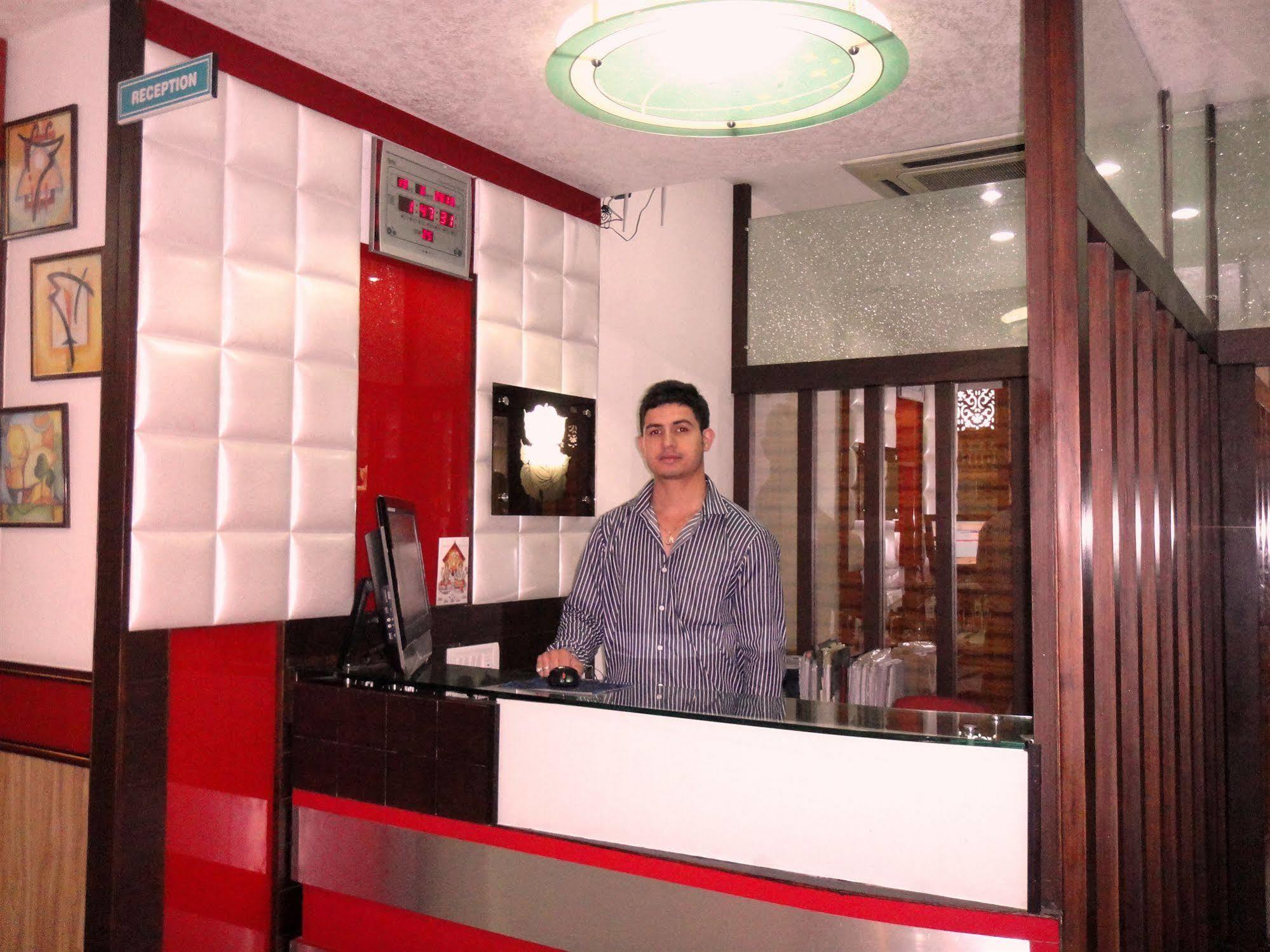 Hotel Orbit 34 Chandīgarh Exteriör bild